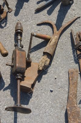 ANTIQUE MARKET Sharp things. ANTIQUE MARKET Sharp things.