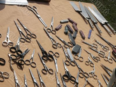 ANTIQUE MARKET Sharp things. ANTIQUE MARKET Sharp things.