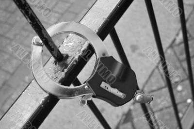 handcuffs broken on a fencing