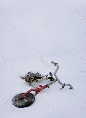 Abandoned bicycle in snow