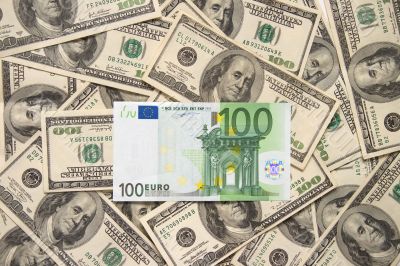 Lonely one hundred euros over handreds of dollars