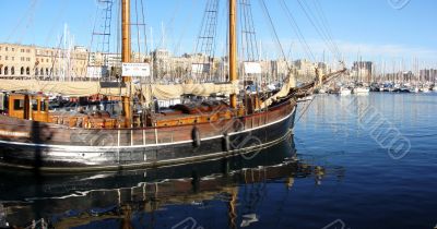 Port `Well`. Barcelona