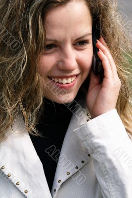 pretty woman talking to a cell phone