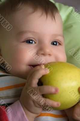 Nina and the Apple