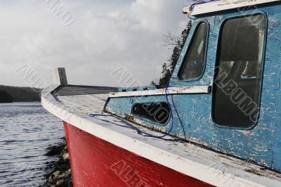 Boat facing out to the ocean