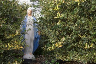 virgin mary statue