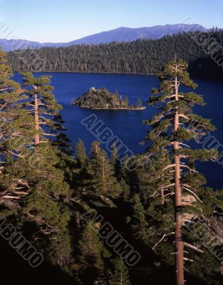 Emerald Bay Island (V) Emerald Bay Island (V)