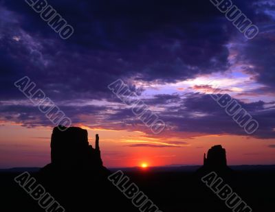Monument Valley & Sun Monument Valley & Sun