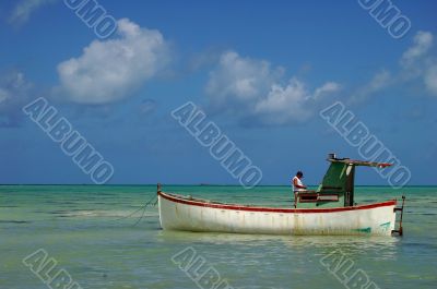 Fisherman in its boat, during an afternoon end