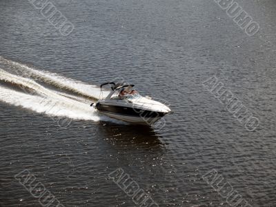 Speed boat