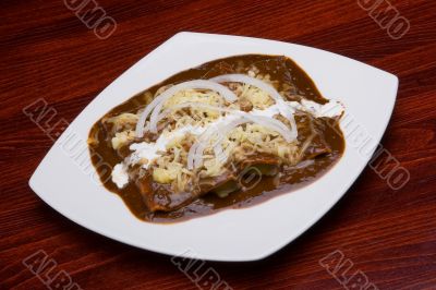 Mole enchiladas