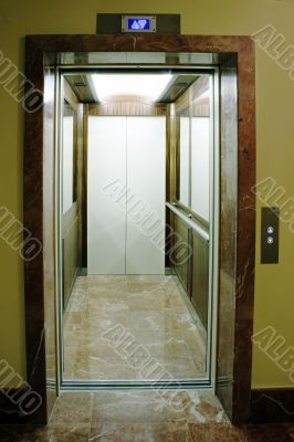 open lift in elit living house