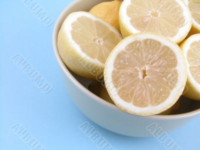 bowl of fresh lemons