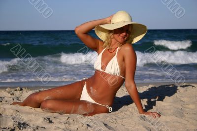 Sexy blonde in whitr bikini and straw