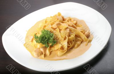 paste with salmon in cream sauce