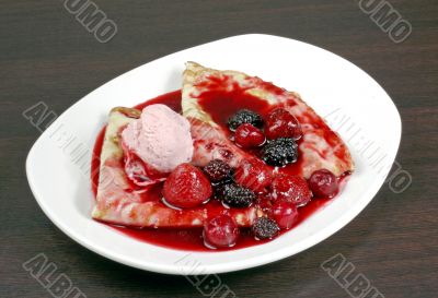 Pancake with icecream and berry
