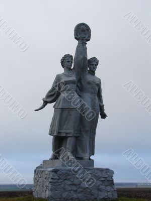 Soviet sculpture for Ukrainian-Russian brotherhood