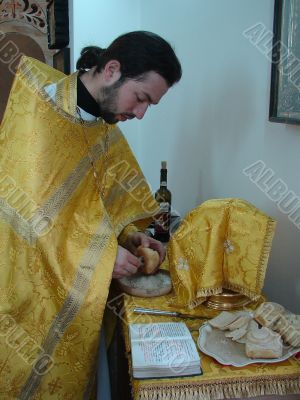 Orthodox priest prepares Sacred Participle foods