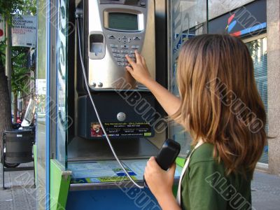 The girl calling by city phone