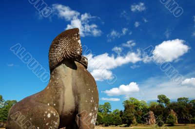 Lion statue facing the Prasat Suor Prats