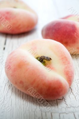 peach dough nut variety