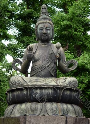 Buddha statue in Tokyo