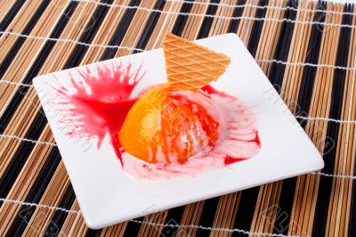 Dessert with peach, cracker and cream