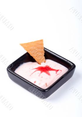 Dessert creamy with cracker on black plate