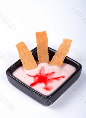 Dessert creamy with cracker on black plate