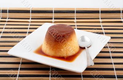 vanilla cream and caramel dessert