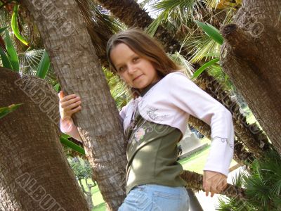 The girl playing park