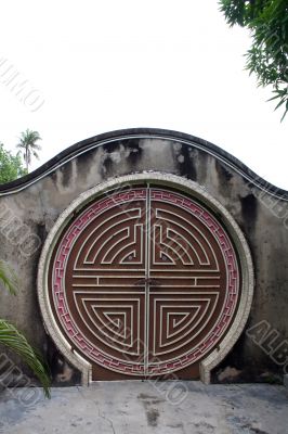 Round chinese gate