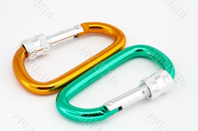 Pair of locking carabiners