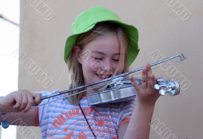 playing the violin playing the violin