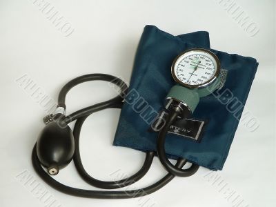 Blood pressure measuring equipment