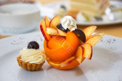 petit four with fruit design