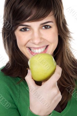 girl eating a apple