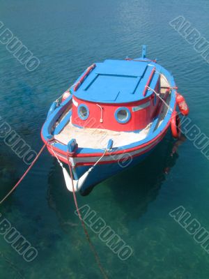 Blue and red boat in Gaios