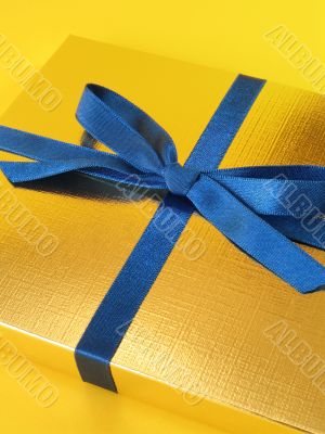 Gold gift box - 6