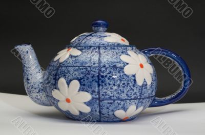 blue teapot with selection path