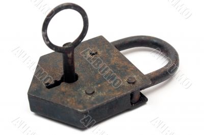 Rusty Padlock w/ Key