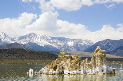 Tufa formations at Mono Lake