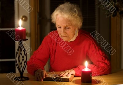 Elderly woman reading