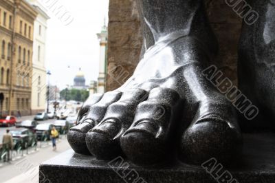 Winter palace, fragment of a statue1