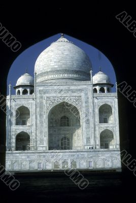 Taj Mahal seen thru a gateway