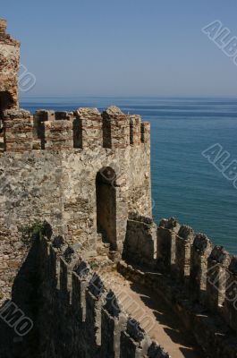 Mumure Castle -	crenellations