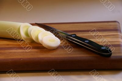 Slicing leeks with a knife