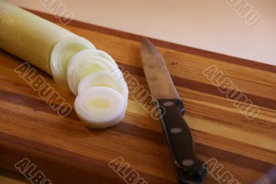 Slicing leeks with a knife