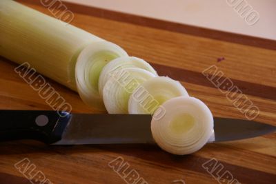 Slicing leeks with a knife