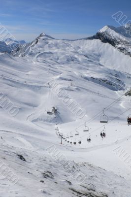 Chairlifts &amp; skiers